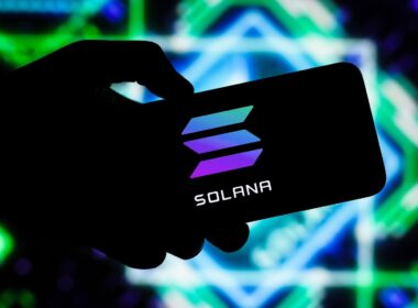 April crypto report highlights Solana's resilience (SOL), casts doubt on Ethereum (ETH)