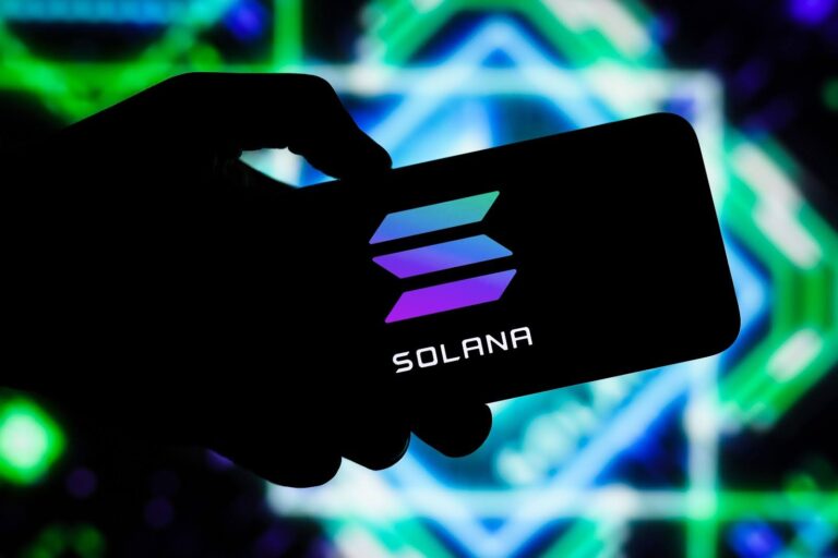 April crypto report highlights Solana's resilience (SOL), casts doubt on Ethereum (ETH)